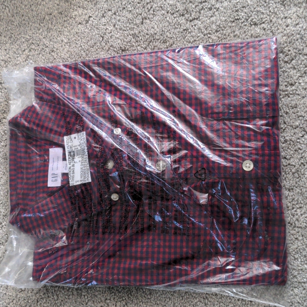 Men's Gap button down shirt - NWT - size XL red and blue checker